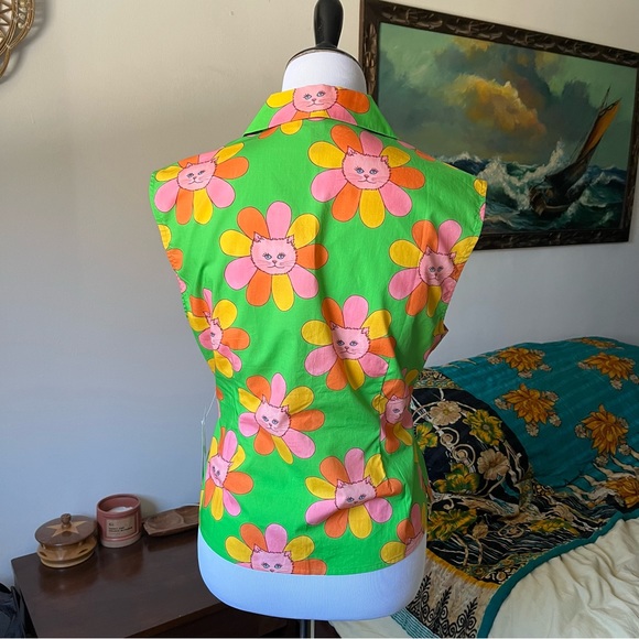 ModCloth x Marisol Muro Showing Up Chic Cat Daisy Green Sleeveless Top Size M - Picture 7 of 10